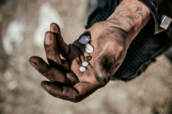 پاورپوینت پژوهش بر گروههای آسیب پذیر